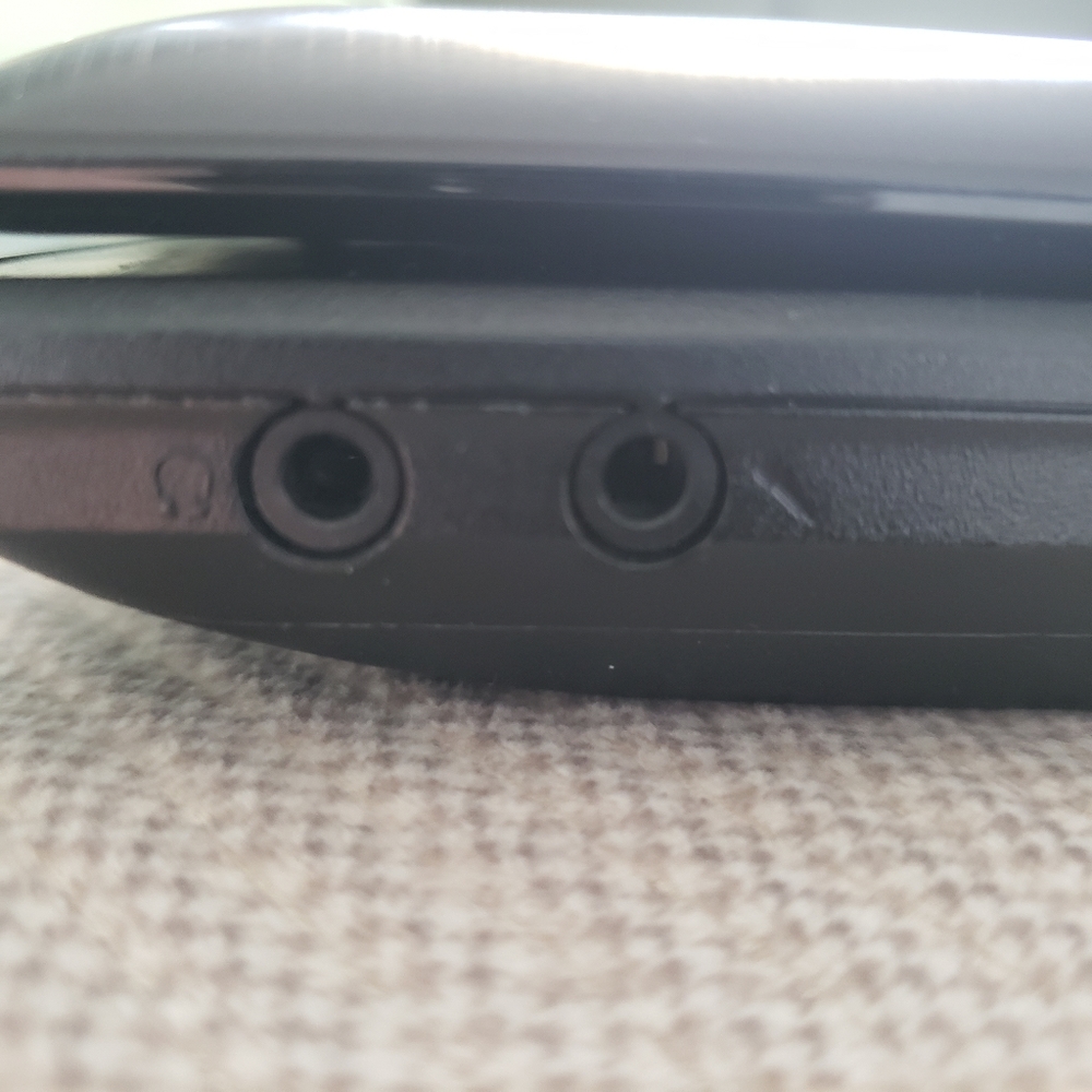 Lenovo Ideapad Laptop 💻 G780 - Picture 8 of 9